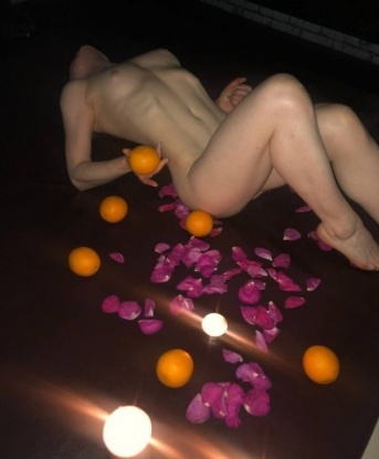 Живу в Москве, и мое обаяние только добавляет моей привлекательности. У меня широкий спектр услуг на любой вкус и предпочтения. 🌟
Я умею слушать и понимать, а также умею гармонично воплощать твои самые смелые фантазии. 💃
Мои возможности безграничны, будь то ролевые игры, эксперименты или нежный классический секс. Люблю заниматься оральным сексом и доставлять истинное удовольствие своим партнерам. Готова угодить тебе во всех аспектах! ✨
Мои клиенты всегда уходят довольными и возвращаются снова и снова, оставляя восторженные отзывы о нашей встрече. 🌹
Мои фото настоящие и отражают мою естественную красоту и аппетитные формы. 💋
Позволь себе насладиться великолепной компанией и незабываемыми моментами со мной. Сделаю все, чтобы ты почувствовал себя особенным! 🌸 6591, 26 лет